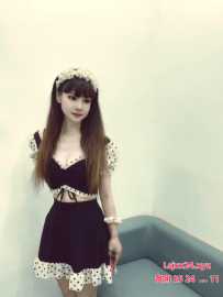 白云梅花园风骚舌吻 - 小苹果